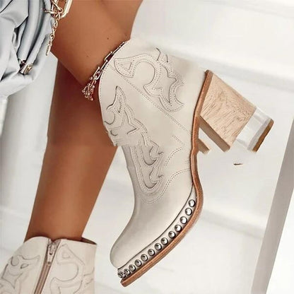 "2025 Autumn/Winter Boots Trends – 21 Years of Timeless Style"