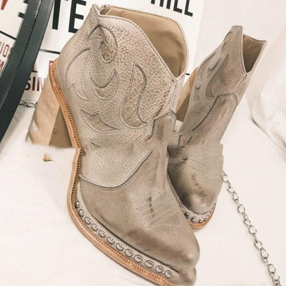 "2025 Autumn/Winter Boots Trends – 21 Years of Timeless Style"